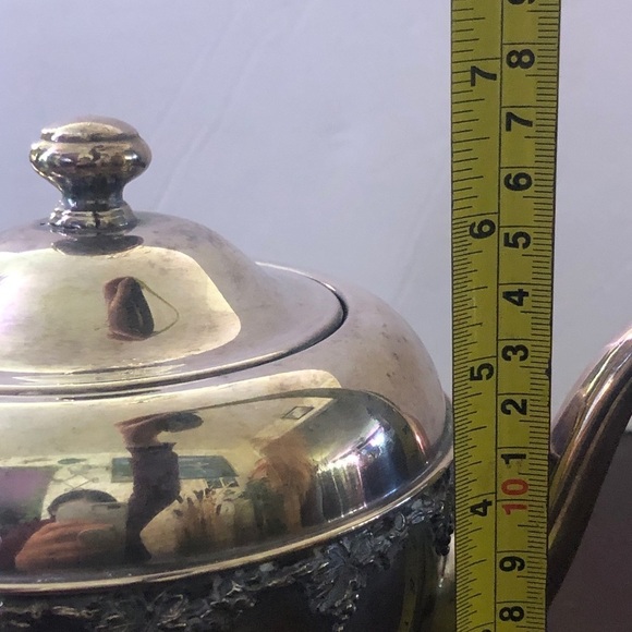 Vintage Silver Teapot. W M Rogers . - Picture 4 of 6